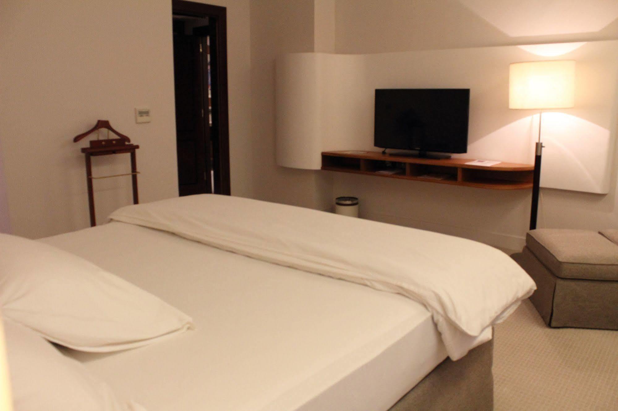 K108 Hotel Doha Bagian luar foto